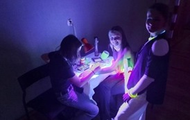 Dyskoteka fluo klas IV-VIII (6)