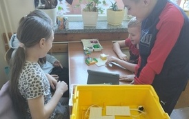 zajęcia pokazowe z robotyki w zer&oacute;wce i klasach I-III