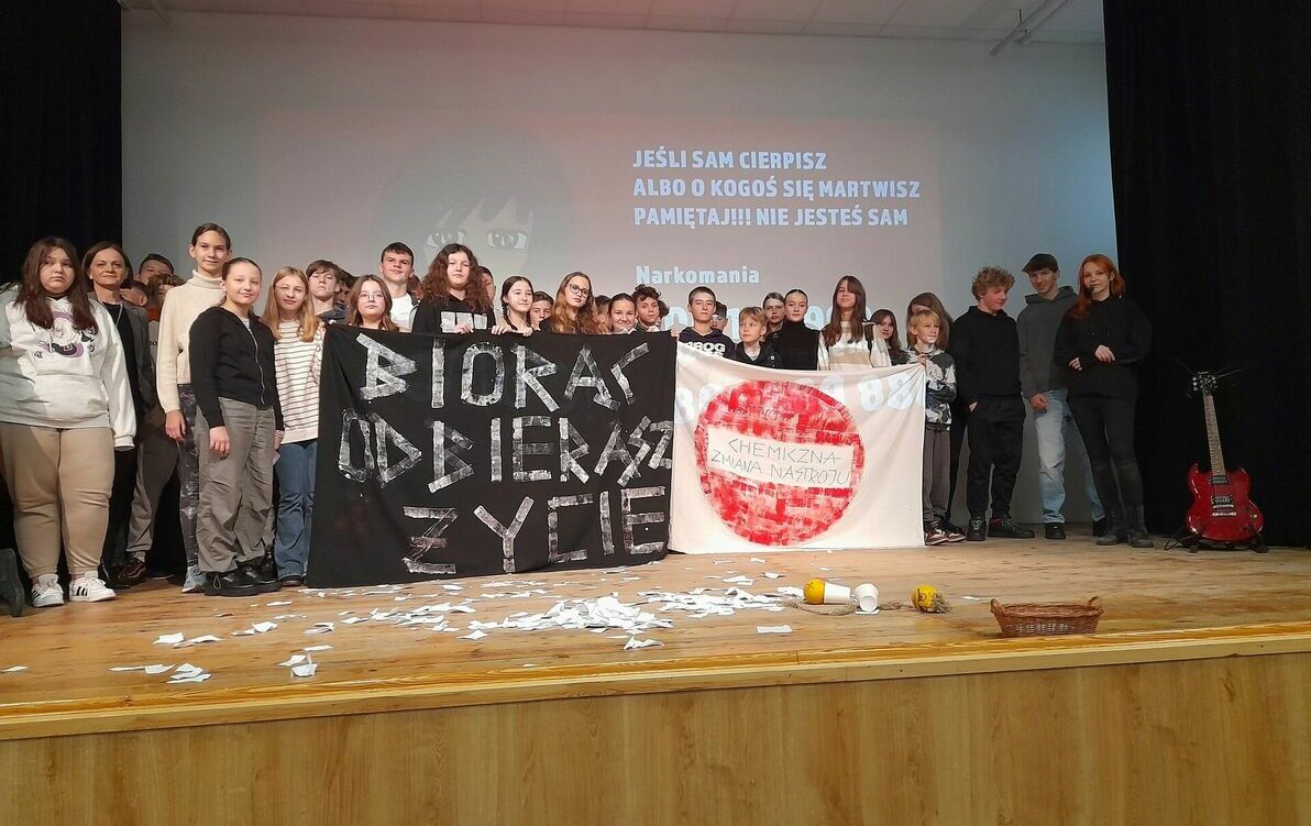 Zdjęcie do Chemiczna zmiana nastroju kontra pozytywne emocje bez dopalaczy