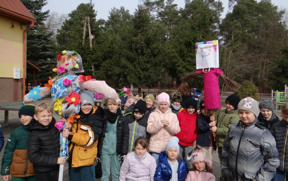 Zdjęcie do PIERWSZY DZIEŃ WIOSNY W SZKOLE PODSTAWOWEJ W BIAŁOBIELI