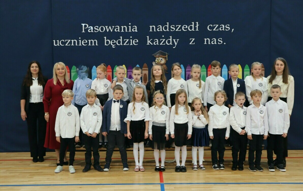 Zdjęcie do Pasowania nadszedł czas, uczniem stał się każdy z nas