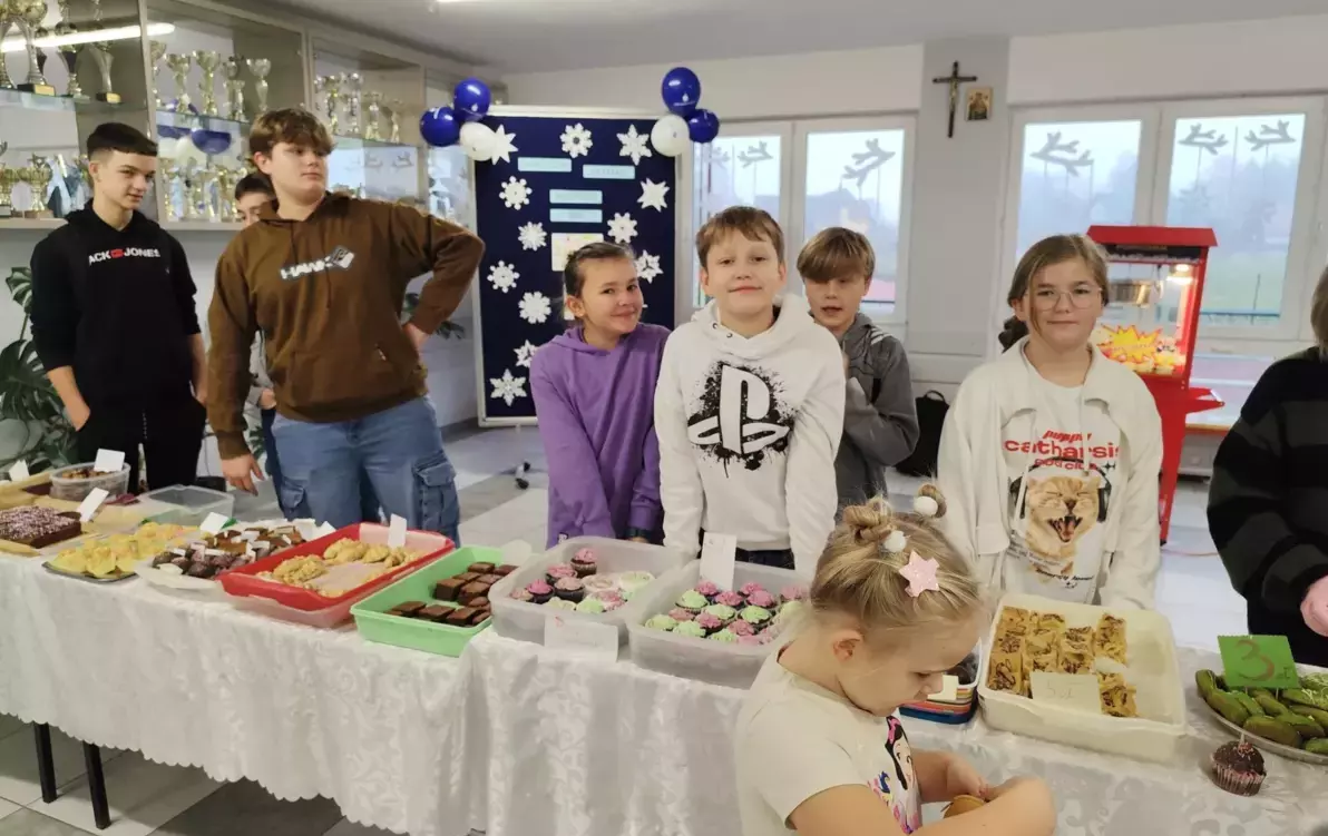 Zdjęcie do ŚWIĄTECZNY KIERMASZ SŁODKOŚCI