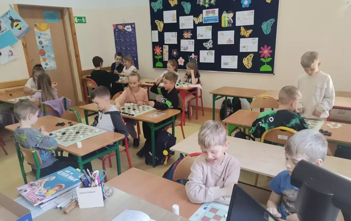Zdjęcie do Warcabowa zabawa w klasie pierwszej