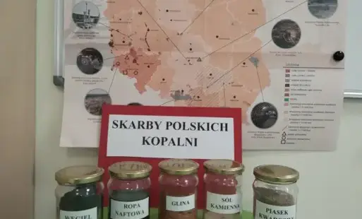 zajączki poznają surowce mineralne Polski