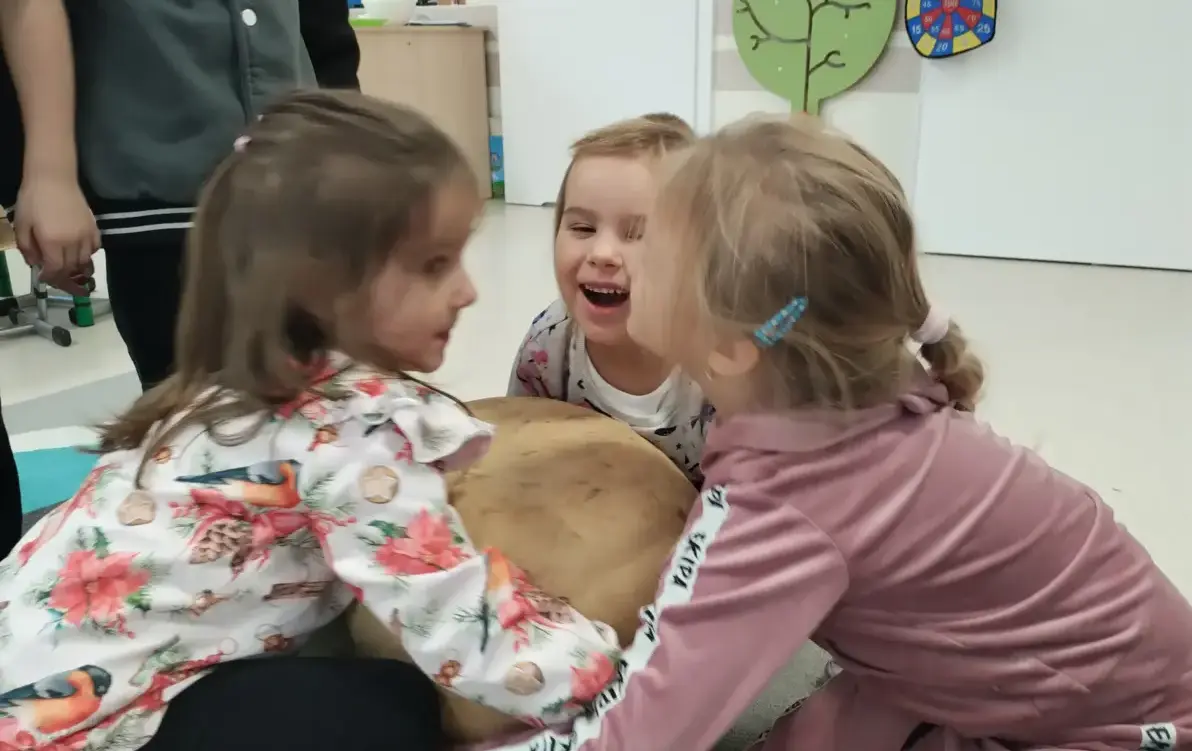 Zdjęcie do Zabawy sensoryczne z dynią w Zajączkach