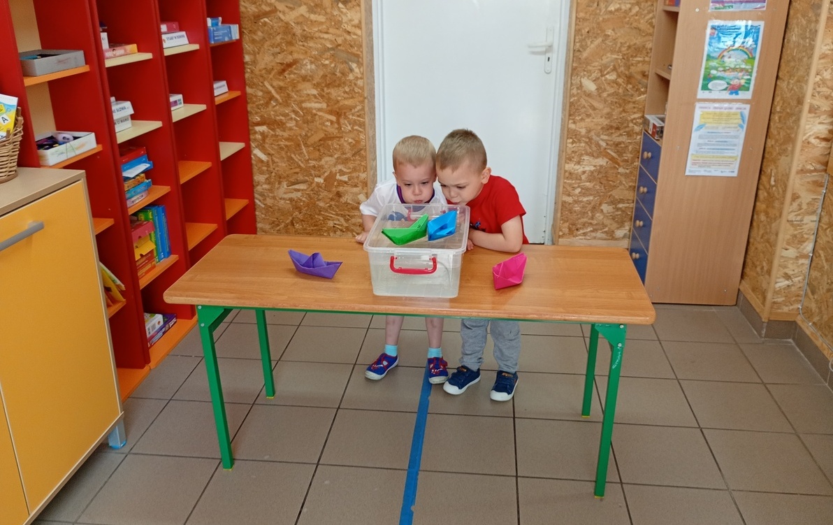 Zdjęcie do Alfabet logopedyczny &ndash; &bdquo;E &ndash; jak eliksir&rdquo;, &bdquo;Ł jak ł&oacute;dka&rdquo;