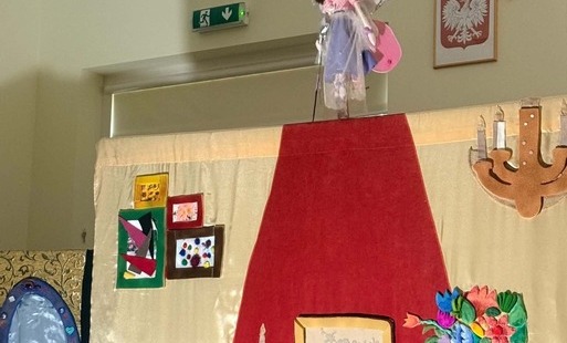 Zdjęcie do Teatr Pasja z wizytą w Punkcie Przedszkolnym i Zer&oacute;wce