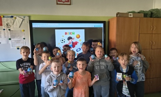 Zdjęcie do Super Chłopaki z klasy 2! Świętujemy Dzień Chłopaka