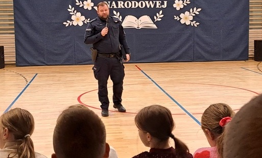 Zdjęcie do Bezpieczeństwo przede wszystkim &ndash; spotkanie z policjantem 